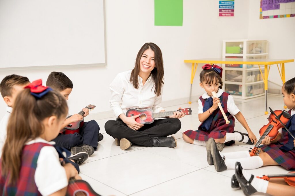 Formation en petite enfance : une porte d’entrée vers l’emploi durable
